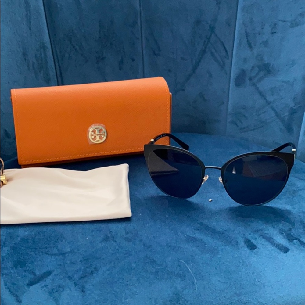 Tory Burch Cat Eye Sunglasses make me an offer!!
